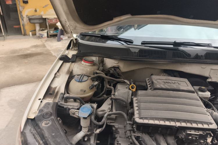 Used Volkswagen Lavida 2015 1.6L Automatic Comfort Edition Engine Bay Right