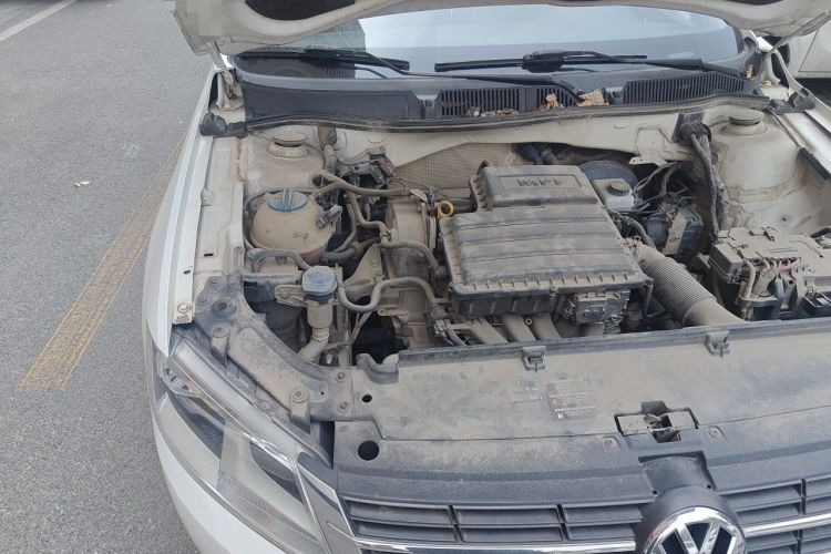 Used Volkswagen Lavida 2015 1.6L Automatic Fashion Edition Engine Bay Right