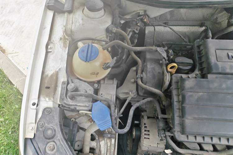 Used Volkswagen Lavida 2015 1.6L Automatic Comfort Edition Engine Bay Right