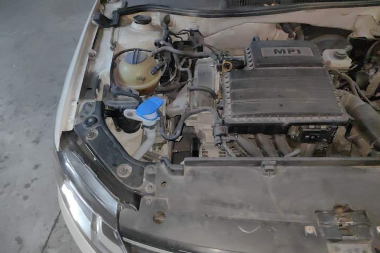 Used Volkswagen Lavida 2015 1.6L Automatic Comfort Edition Engine Bay Right