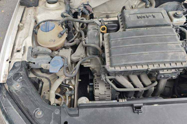 Used Volkswagen Lavida 2015 1.6L Manual Fashion Edition Engine Bay Right