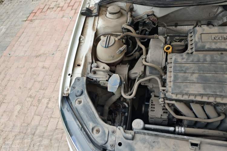 Used Volkswagen Lavida 2015 1.6L Automatic Fashion Edition Engine Bay Right