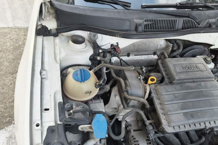 Used Volkswagen Lavida 2015 1.6L Automatic Comfort Edition Engine Bay Right