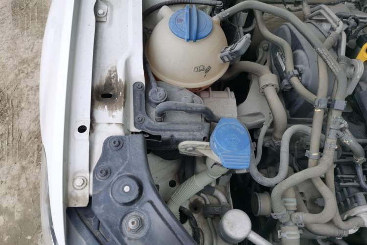 Used Volkswagen Lavida 2015 230TSI Manual Comfort Edition Engine Bay Right