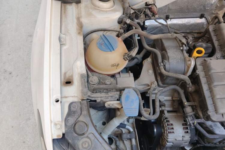 Used Volkswagen Lavida 2015 1.6L Automatic Comfort Edition Engine Bay Right