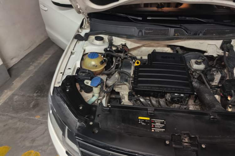 Used Volkswagen Lavida 2015 1.6L Automatic Comfort Edition Engine Bay Right
