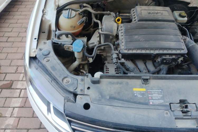 Used Volkswagen Lavida 2015 1.6L Automatic Fashion Edition Engine Bay Right
