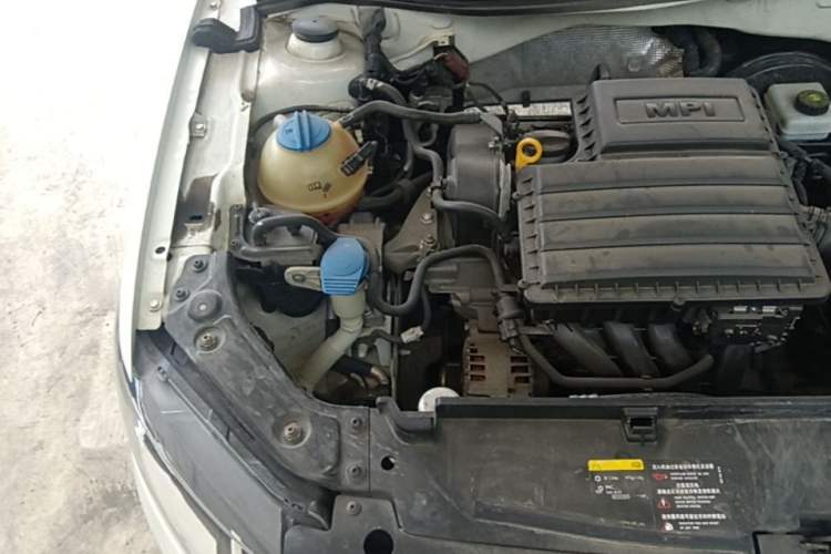 Used Volkswagen Lavida 2015 1.6L Manual Comfort Edition Engine Bay Right