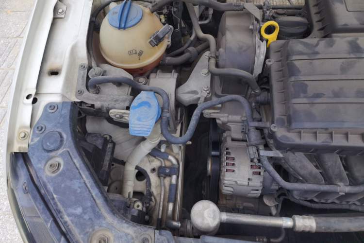 Used Volkswagen Lavida 2015 1.6L Automatic Comfort Edition Engine Bay Right
