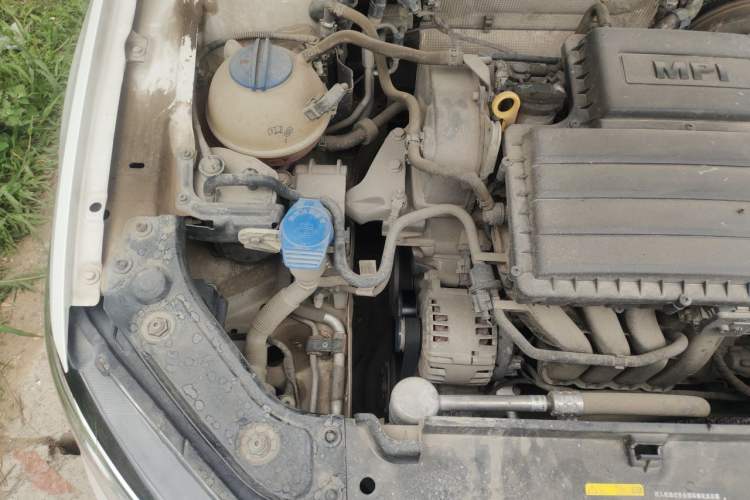Used Volkswagen Lavida 2015 1.6L Manual Comfort Edition Engine Bay Right