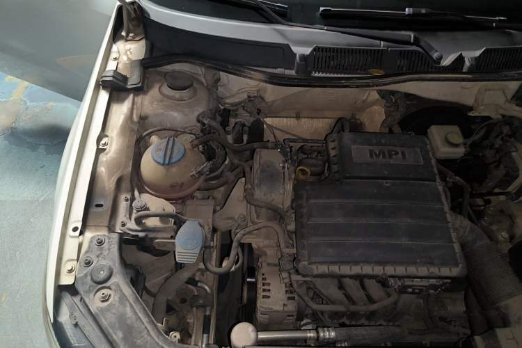 Used Volkswagen Lavida 2015 1.6L Manual Comfort Edition Engine Bay Right