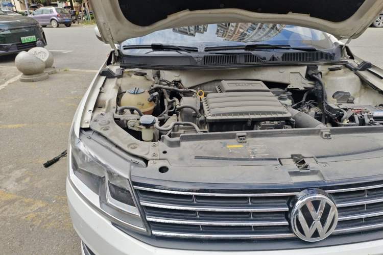 Used Volkswagen Lavida 2015 1.6L Automatic Comfort Edition Engine Bay Right