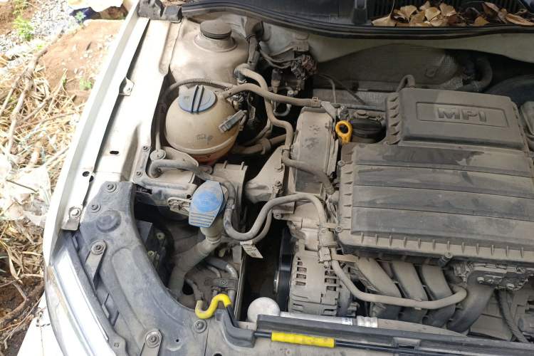 Used Volkswagen Lavida 2015 1.6L Automatic Fashion Edition Engine Bay Right