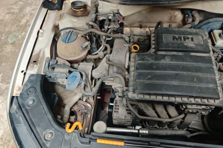 Used Volkswagen Lavida 2015 1.6L Automatic Comfort Edition Engine Bay Right