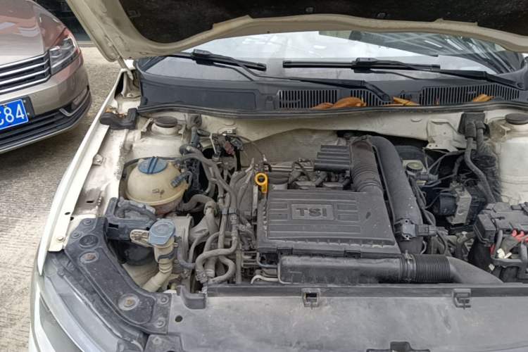 Used Volkswagen Lavida 2015 230TSI DSG Comfort Edition Engine Bay Right