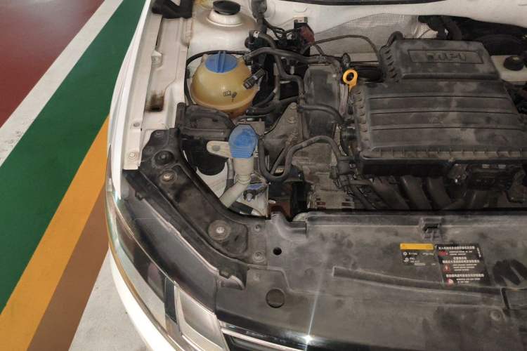 Used Volkswagen Lavida 2015 1.6L Automatic Fashion Edition Engine Bay Right