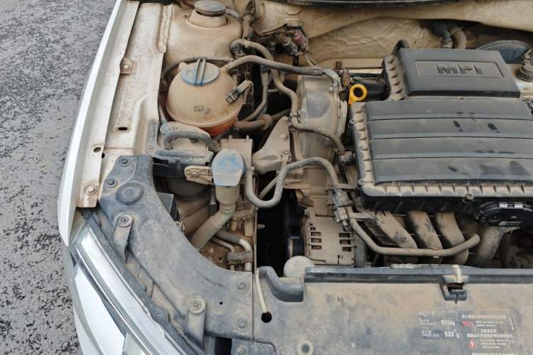 Used Volkswagen Lavida 2015 1.6L Manual Fashion Edition Engine Bay Right