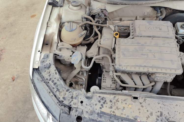 Used Volkswagen Lavida 2015 1.6L Manual Fashion Edition Engine Bay Right