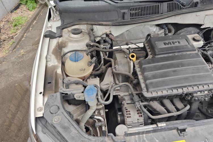 Used Volkswagen Lavida 2015 1.6L Automatic Fashion Edition Engine Bay Right