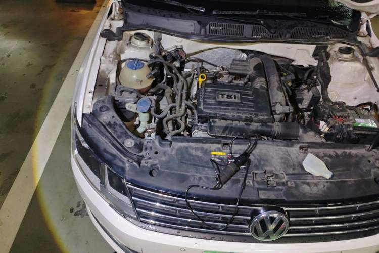 Used Volkswagen Lavida 2015 230TSI DSG Comfort Edition Engine Bay Right