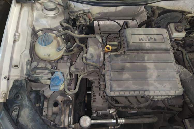 Used Volkswagen Lavida 2015 1.6L Automatic Comfort Edition Engine Bay Right
