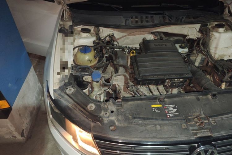 Used Volkswagen Lavida 2015 1.6L Automatic Comfort Edition Engine Bay Right