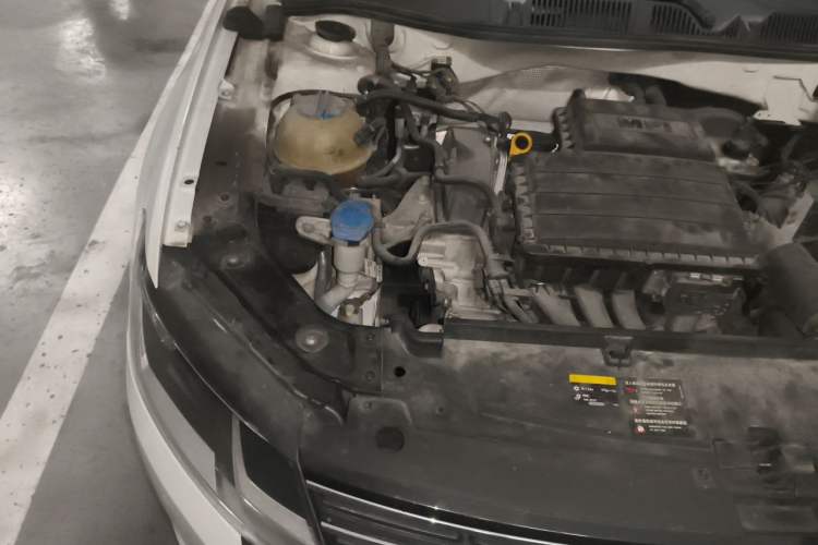 Used Volkswagen Lavida 2015 1.6L Automatic Comfort Edition Engine Bay Right