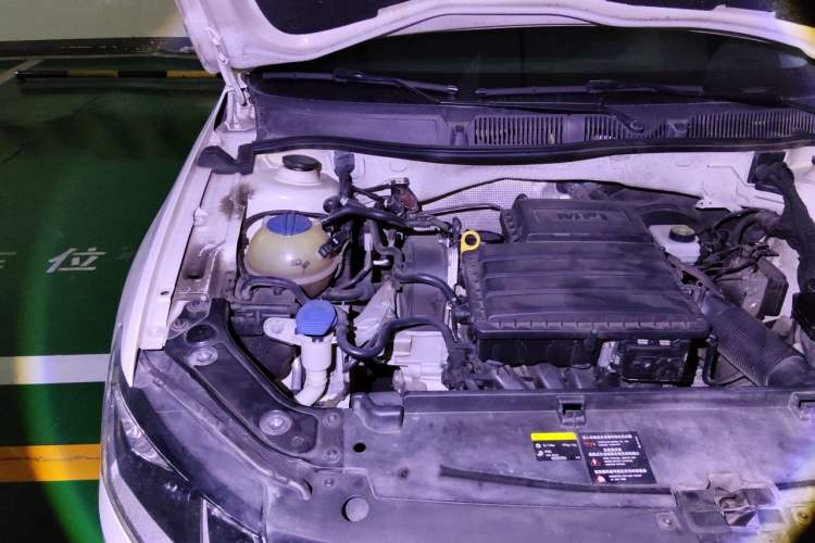 Used Volkswagen Lavida 2015 1.6L Automatic Comfort Edition Engine Bay Right