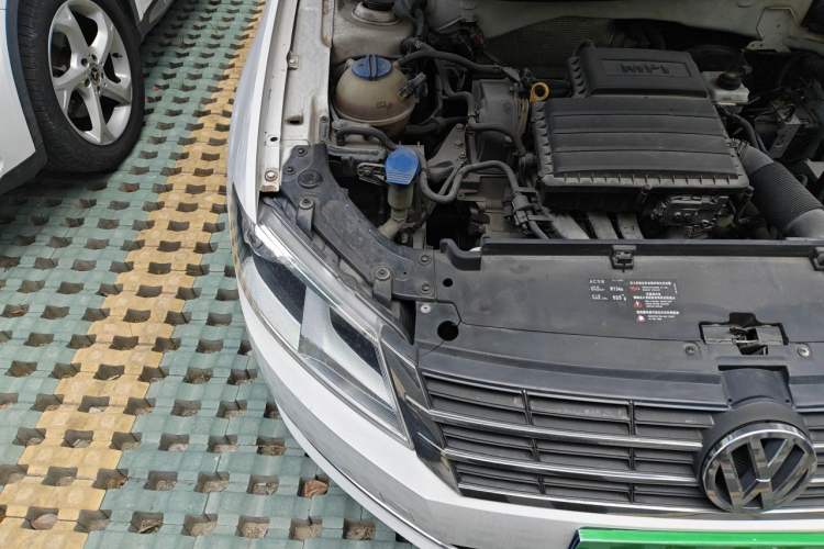 Used Volkswagen Lavida 2015 1.6L Automatic Comfort Edition Engine Bay Right