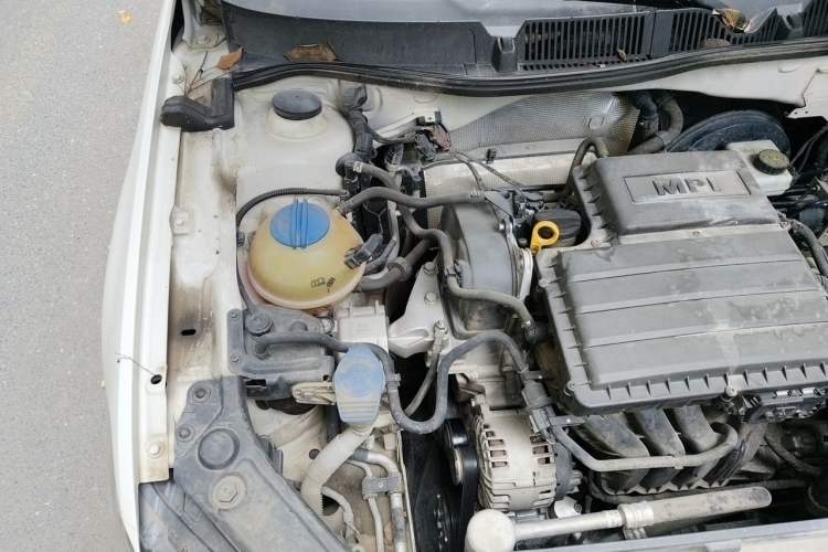 Used Volkswagen Lavida 2015 1.6L Automatic Comfort Edition Engine Bay Right