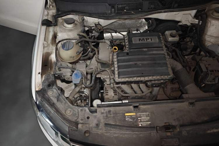 Used Volkswagen Lavida 2015 1.6L Automatic Comfort Edition Engine Bay Right