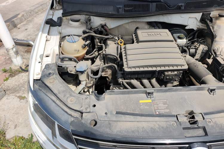 Used Volkswagen Lavida 2015 1.6L Manual Fashion Edition Engine Bay Right