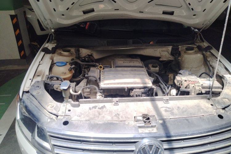 Used Volkswagen Lavida 2015 1.6L Automatic Comfort Edition Engine Bay Right