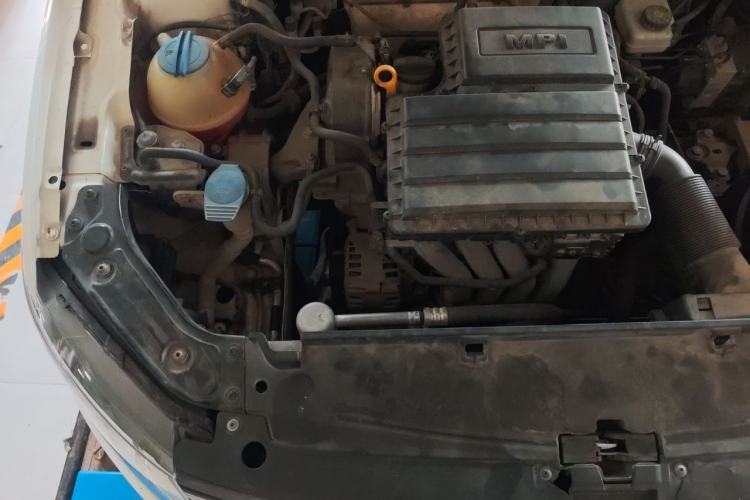 Used Volkswagen Lavida 2015 1.6L Manual Comfort Edition Engine Bay Right
