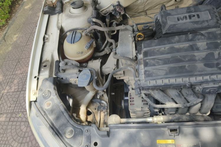 Used Volkswagen Lavida 2015 1.6L Automatic Fashion Edition Engine Bay Right