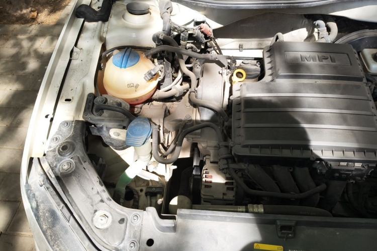 Used Volkswagen Lavida 2015 1.6L Automatic Comfort Edition Engine Bay Right