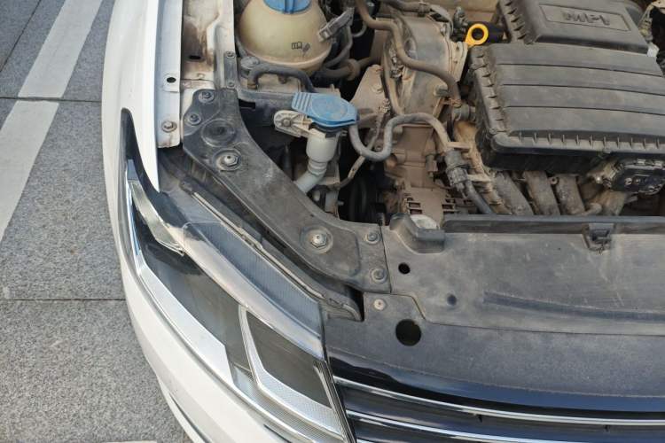 Used Volkswagen Lavida 2015 1.6L Automatic Comfort Edition Engine Bay Right