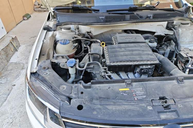 Used Volkswagen Lavida 2015 1.6L Automatic Comfort Edition Engine Bay Right