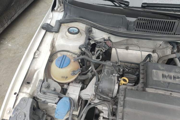 Used Volkswagen Lavida 2015 1.6L Automatic Comfort Edition Engine Bay Right