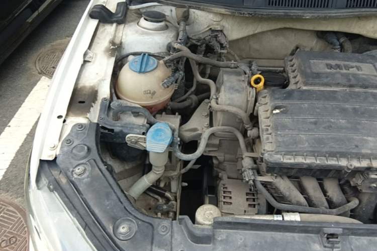 Used Volkswagen Lavida 2015 1.6L Manual Comfort Edition Engine Bay Right