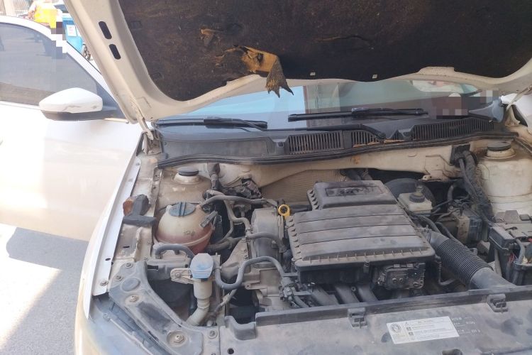 Used Volkswagen Lavida 2015 1.6L Automatic Comfort Edition Engine Bay Right