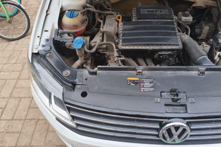 Used Volkswagen Lavida 2015 1.6L Manual Comfort Edition Engine Bay Right
