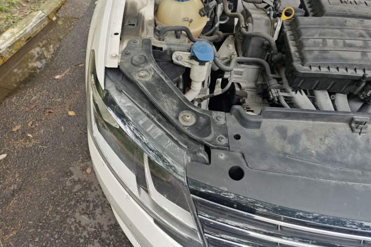 Used Volkswagen Lavida 2015 1.6L Automatic Comfort Edition Engine Bay Right