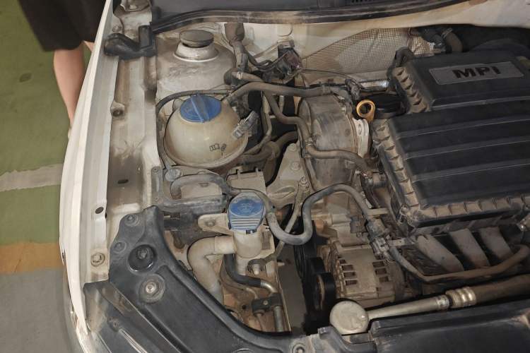 Used Volkswagen Lavida 2015 1.6L Automatic Comfort Edition Engine Bay Right