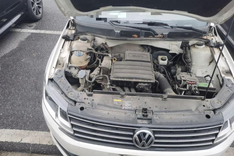 Used Volkswagen Lavida 2015 1.6L Automatic Fashion Edition Engine Bay Right