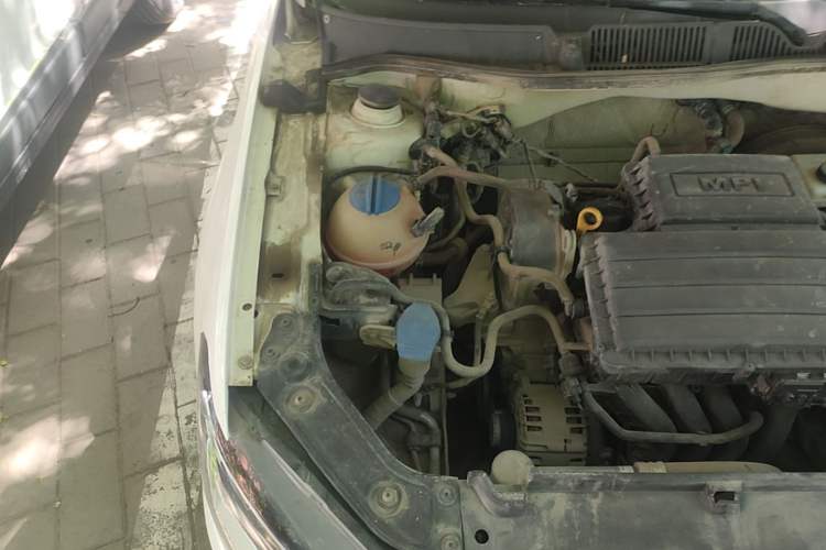 Used Volkswagen Lavida 2015 1.6L Manual Comfort Edition Engine Bay Right