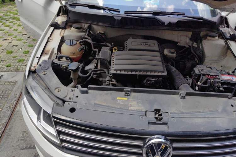 Used Volkswagen Lavida 2015 1.6L Manual Fashion Edition Engine Bay Right