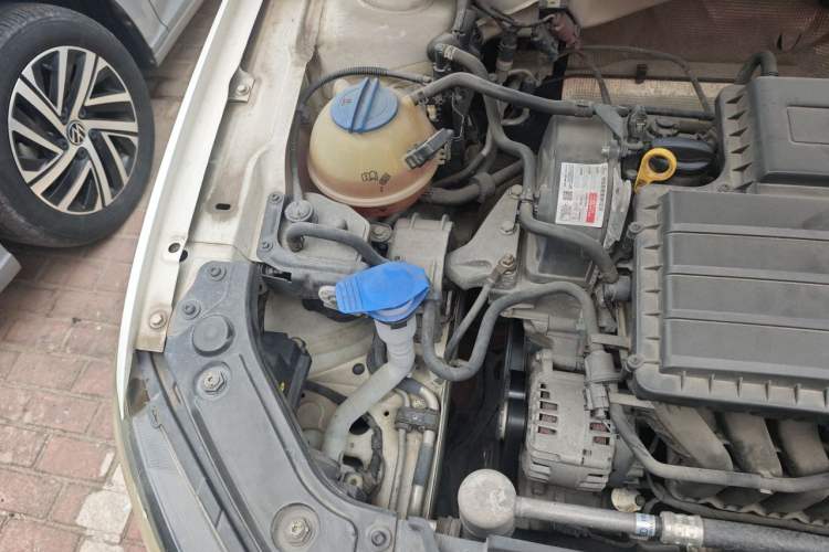 Used Volkswagen Lavida 2015 1.6L Automatic Comfort Edition Engine Bay Right