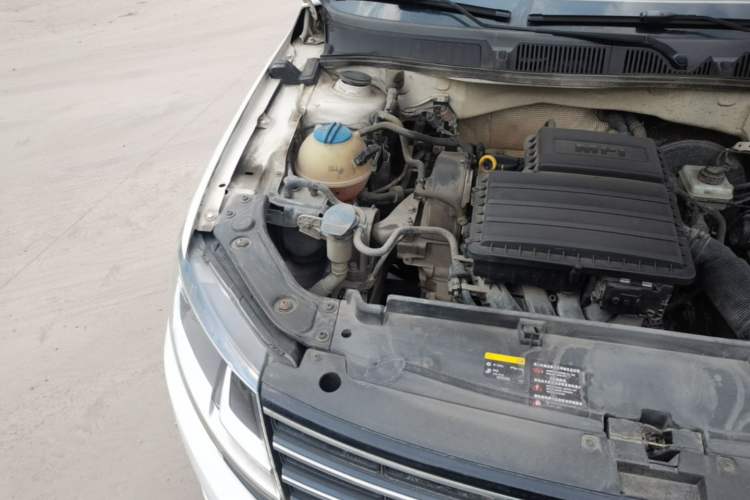 Used Volkswagen Lavida 2015 1.6L Manual Comfort Edition Engine Bay Right