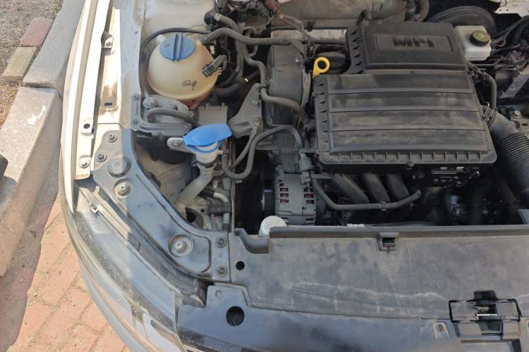 Used Volkswagen Lavida 2015 1.6L Manual Fashion Edition Engine Bay Right